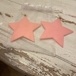 Selkie Stonehart pink star earrings
